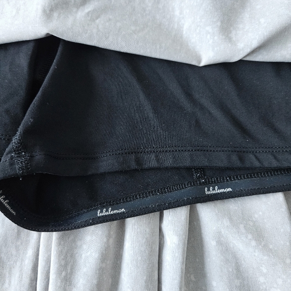 Lululemon athletica  Circuit Breaker Splatter Black  Women's Skirt  Size 10 - Picture 7 of 9